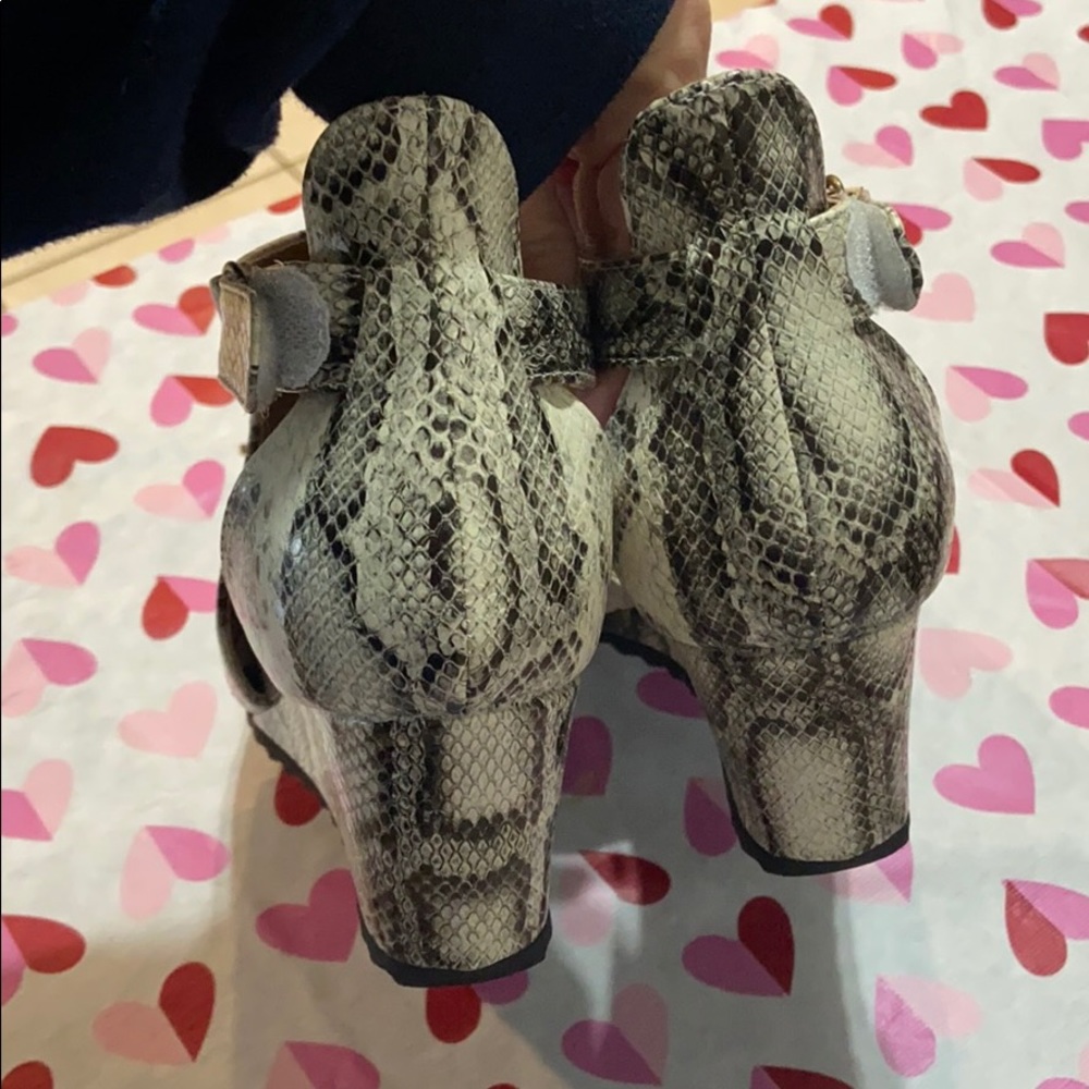 Boutique python wedges! NWOT - Picture 4 of 8